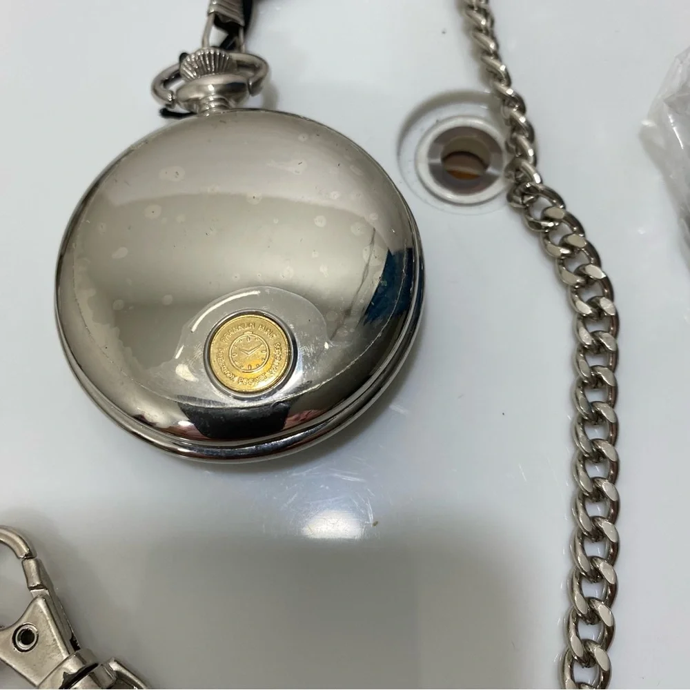 Franklin Mint‎ Pocket Watch International The Spirit Of The Wolf Center Vintage